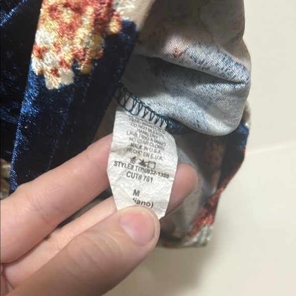 eesome Red and Blue Blouse with Boxy Relaxed Fit and Three-Quarter Sleeves - Picture 4 of 6